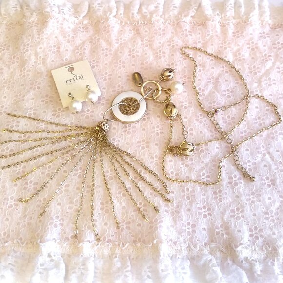 Vintage NEW mia collection Handmade Gold Beads Charms Gold Tone Necklace - Picture 2 of 9